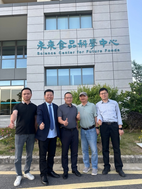 陪同重要客戶拜訪江南大學康振教授